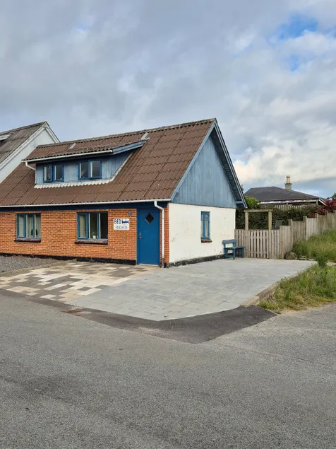 Small charming house - Image 1