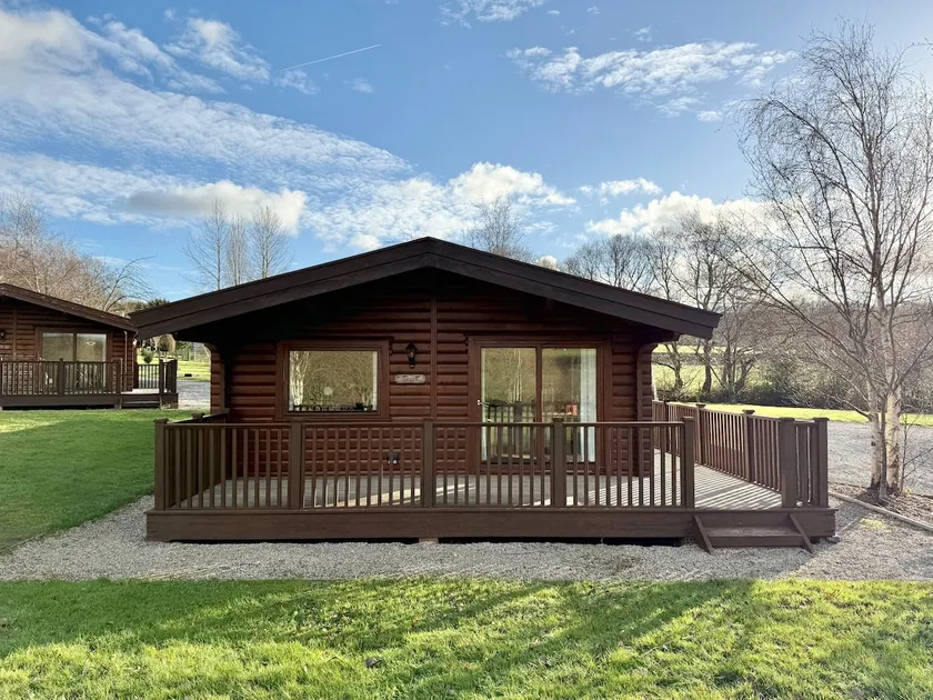 Log Cabin ‘Beech’ in Exeter, Devon - Image 1