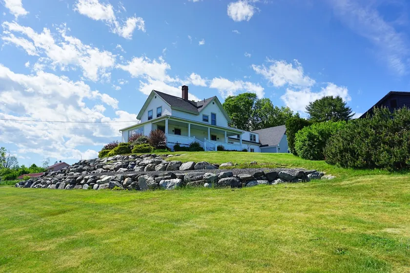 Gorgeous house with a view - Image 1