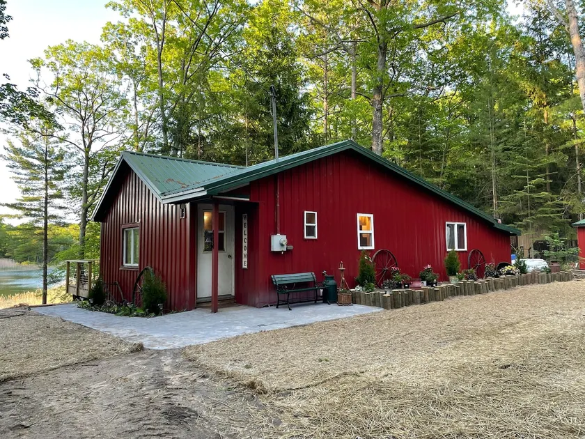 The Ranch House on Tainer Lake - Image 1