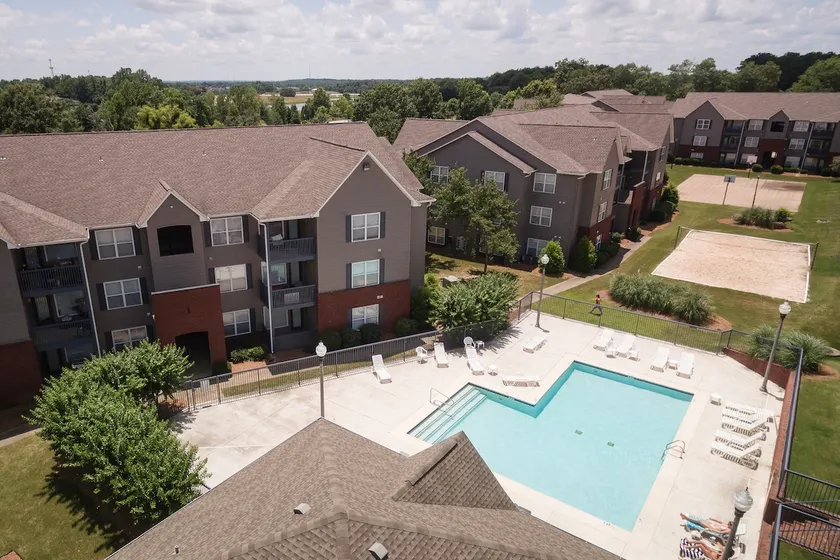 Auburn 4BR/4BA Sleeps 11 | Walk to Campus - Image 1