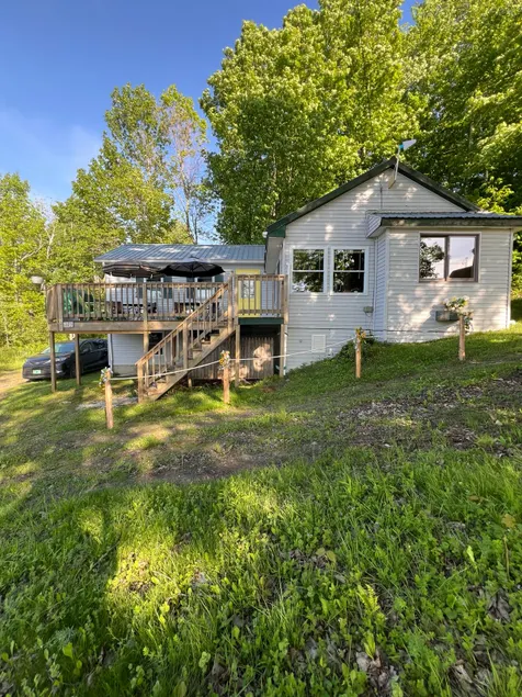 Cozy, Waterfront Escape on Peacefull Lake Parker. - Image 1