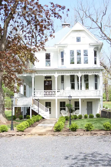 Historic Victorian Home in Singers Glen - Image 1