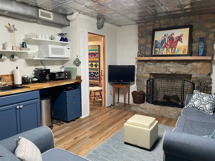 Hilltop Hideaway Dog Friendly - Image 1