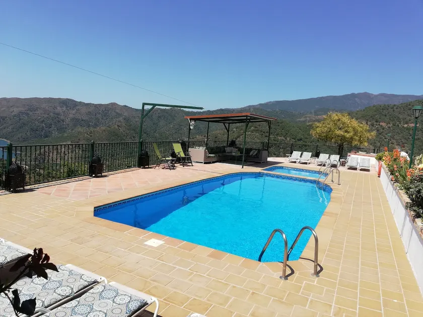 FANTASTISK VILLA MED privat pool och trädgård i Istan nära Marbella - Image 1