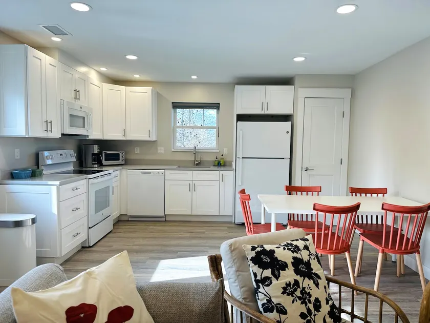 Modern Apartment near Downtown - Image 1
