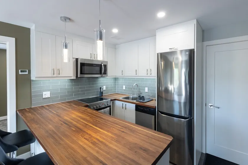 Luxury One Bedroom Apartment - Image 1