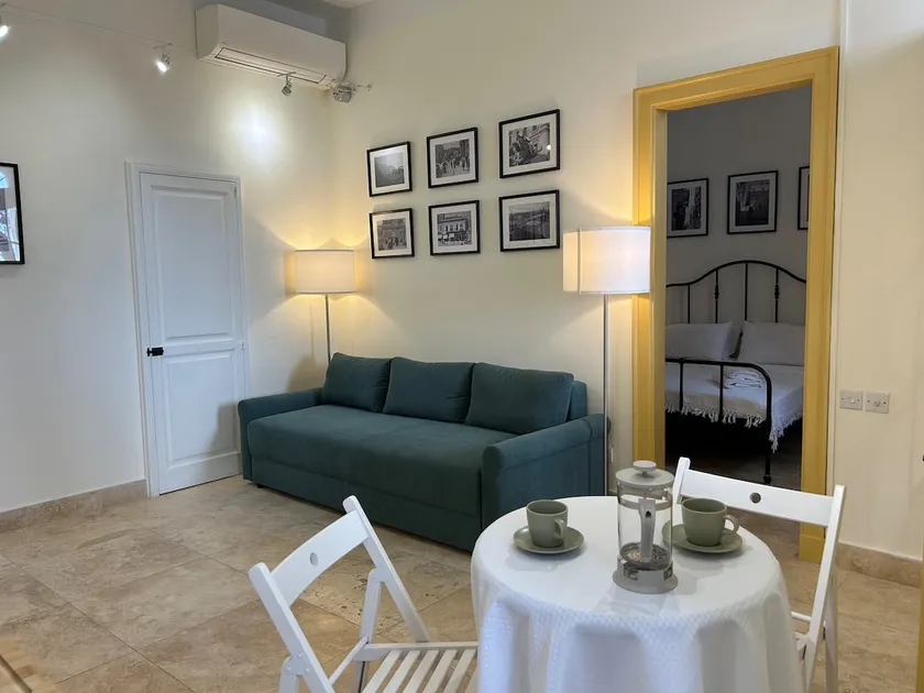 Prestigious Pied a Terre Wignacourt with views - Image 1