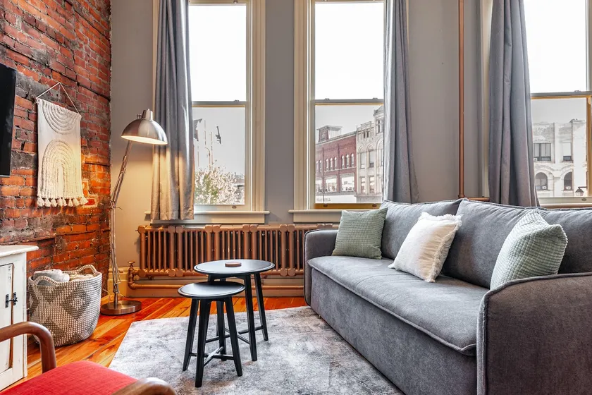 Gateway Inn: Cora's Loft - Image 1