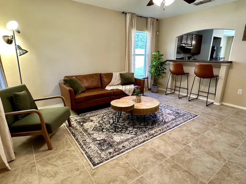 Cozy Spacious Nevera Home - Image 1