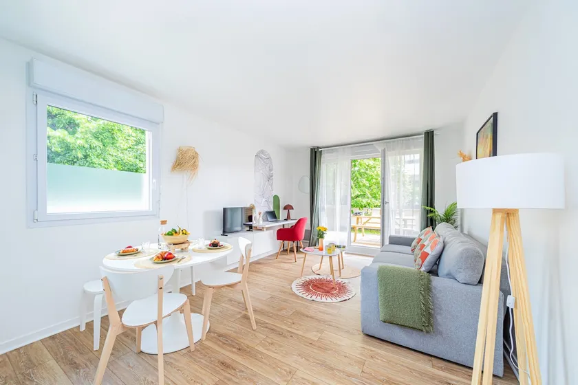 Terrace, Parking • RER/TGV 2 min away • 30 min to Paris - Image 1