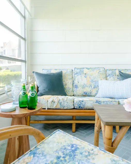 Charming Waterfront Cottage - Image 1