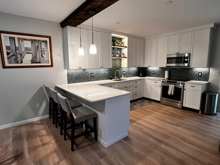 5 Beds and a patio• House in Frystown - Image 1