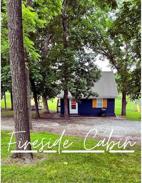 Fireside Cabin – a cozy retreat at Truman Lake – relax and unwind! Pet friendly! - Image 1