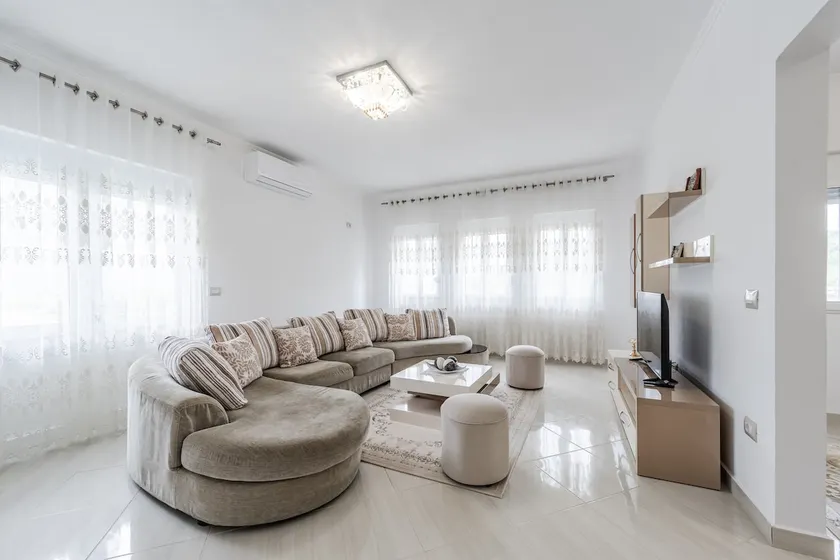 Hometown Apartment by PikHost - Image 1