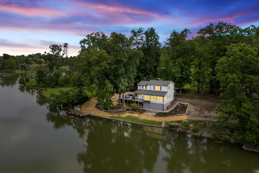 Dreamy Skipping Stone Lake House - Image 1