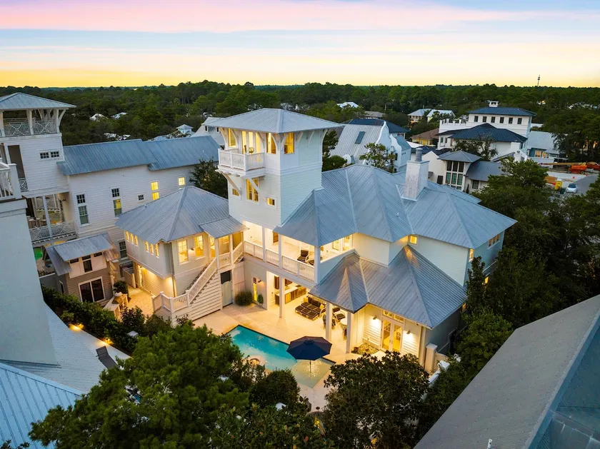 Sleeps 25, Loaded! Pool, LSV, FirePit, & 6 Bikes! - Image 1