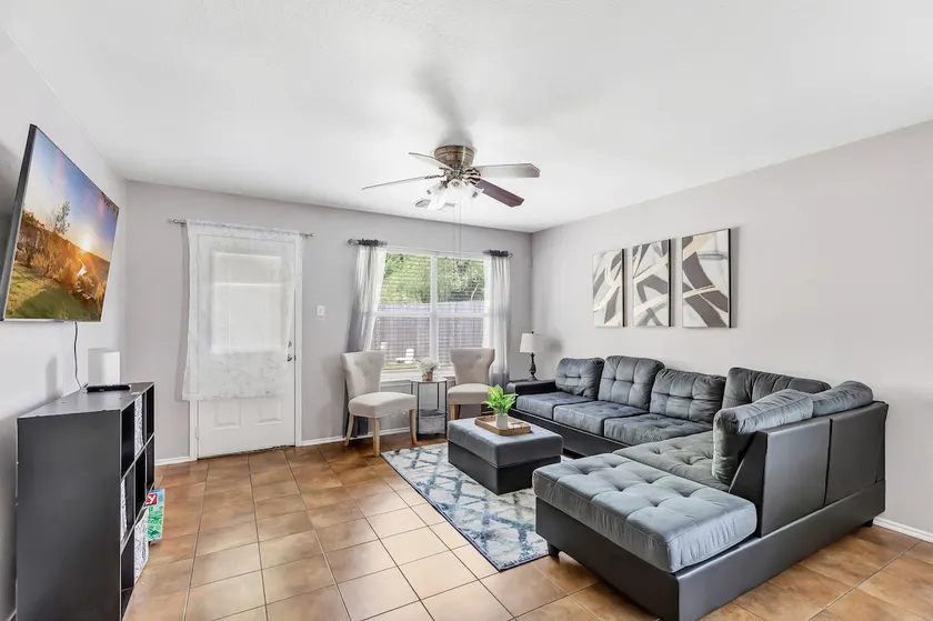 Welcoming 3 Bed/2 Bath Home in Humble, TX near IAH - Image 1
