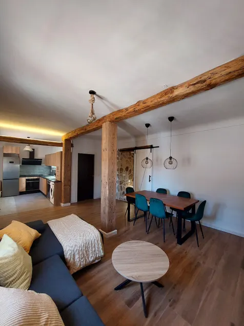 A house with 3 bedrooms and 2 bathrooms. - Image 1