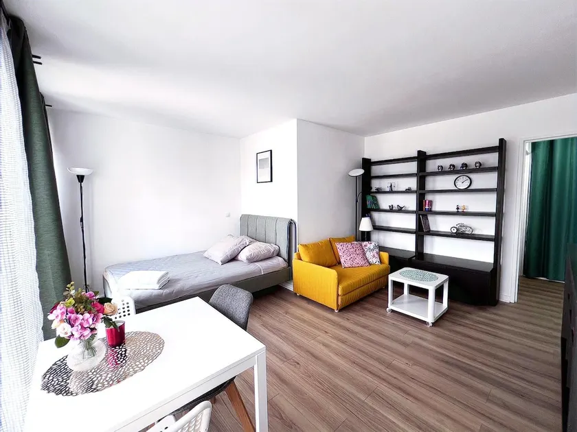 Comfortable studio apartment with air conditioning in Paris 15th - Image 1