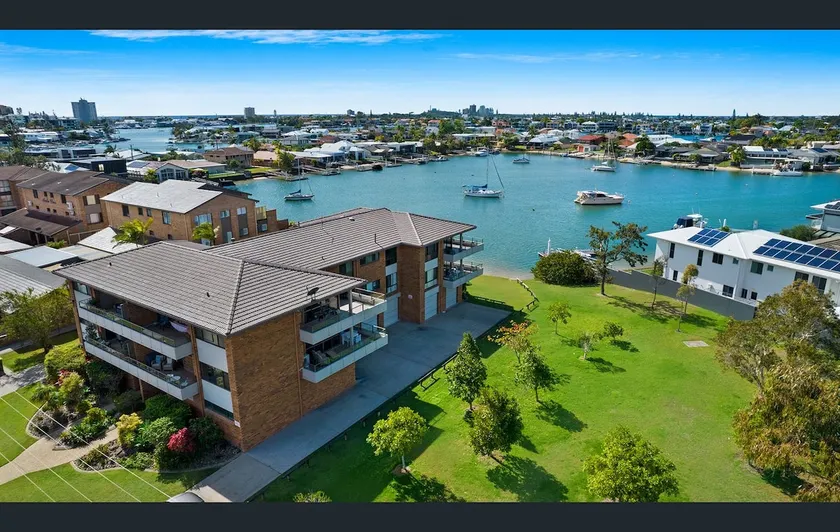 Luxury 2 Bedroom Unit Mooloolaba - Image 1