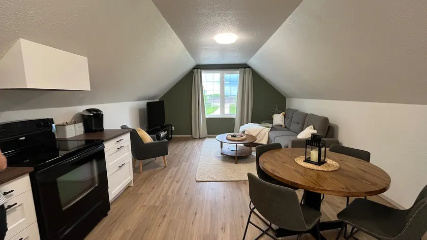 Little Country Loft near Morden/Stanley, MB - Image 1