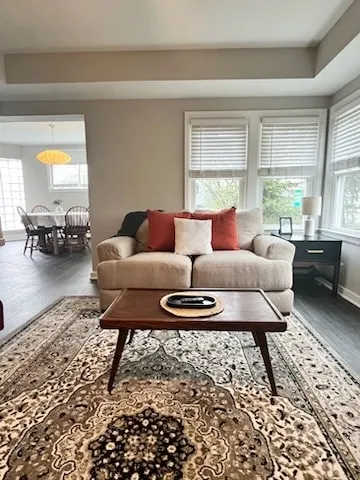 Vintage 2BR · King Bed · Parking · Pet Friendly - Image 1