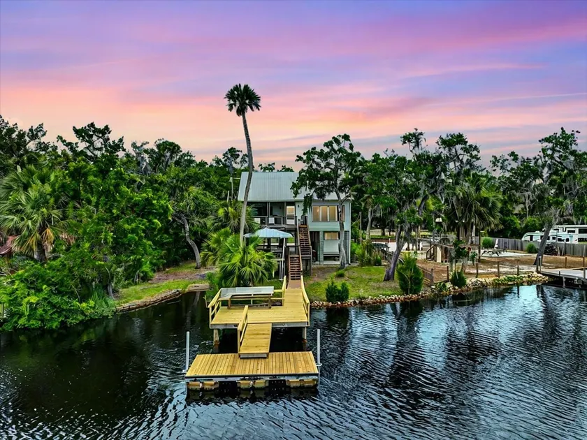 Fishermans Cove Waterfront home - Image 1