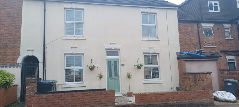 Rugby town centre house close to train station, rugby school and benn hall - Image 1