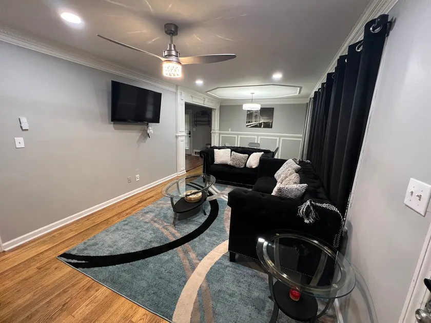 Cozy home with 6 beds close to City and airport - Image 1