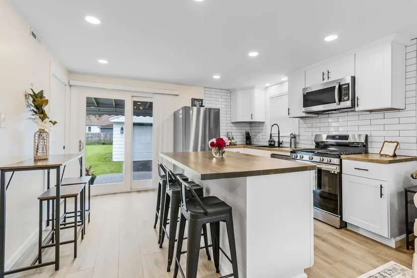 Serene, Renovated 2BR near Airport w/ Yard - Image 1