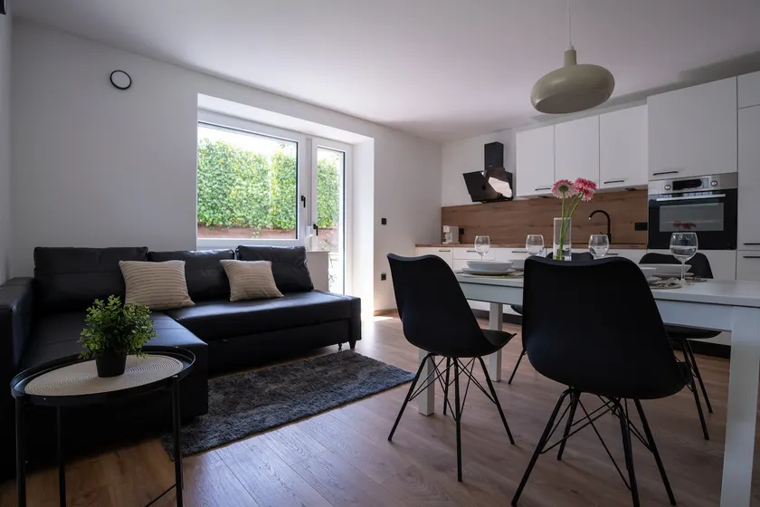 Apartment with 2 bedrooms and a terrace - Image 1