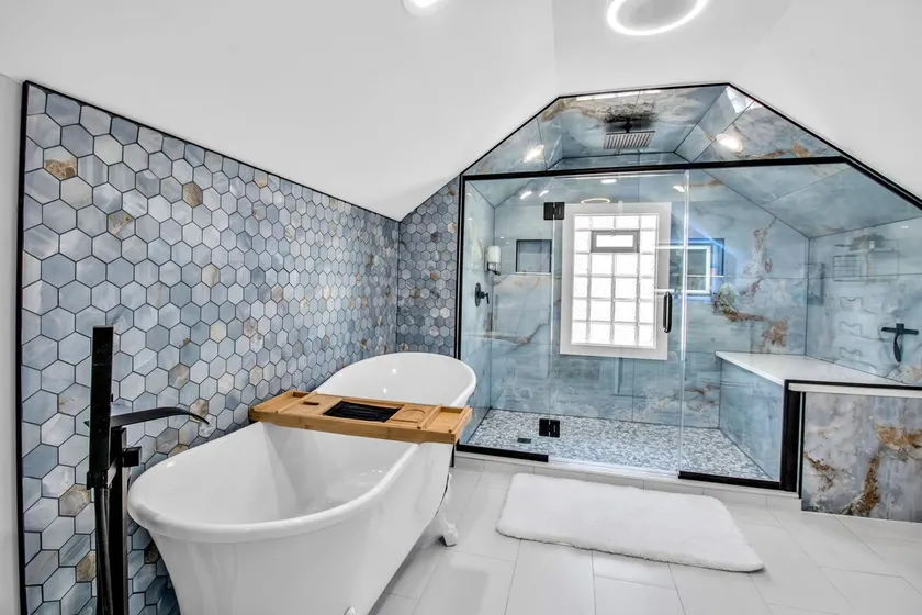 Kenmore Luxury Loft- 20 min to Niagara Falls - Image 1