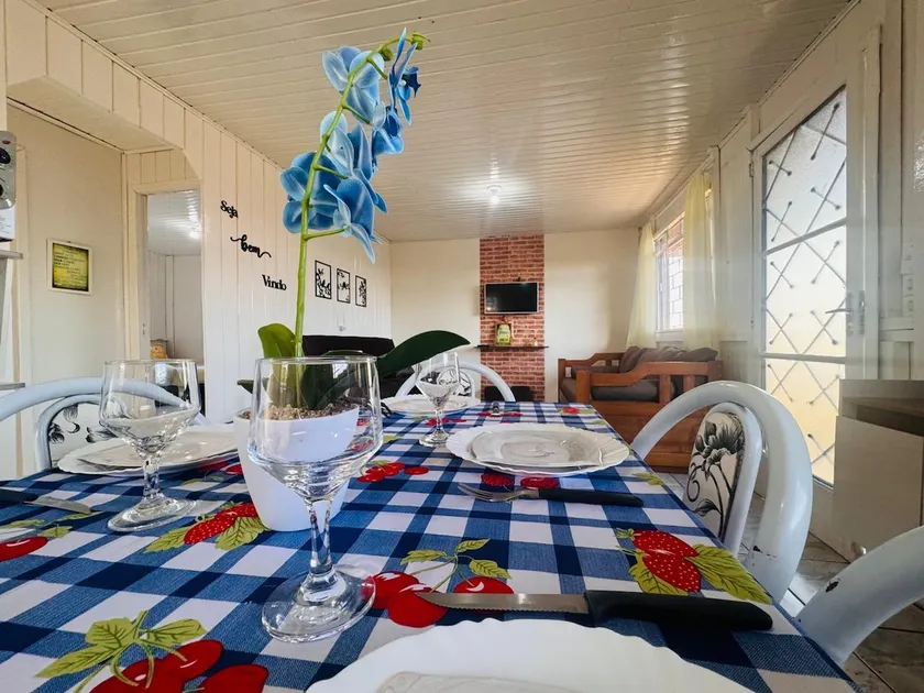 Large House|2 Bedrooms|Garage|accommodates up to 8 people - Image 1