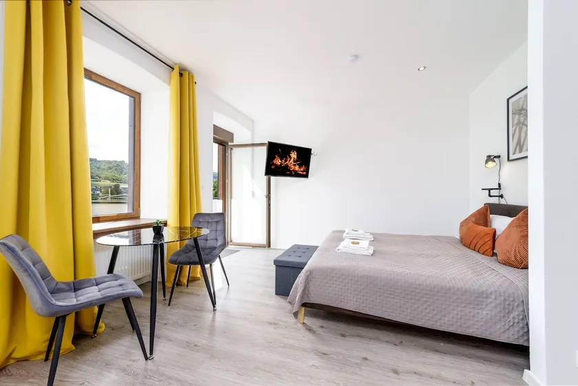 VonMos Moselblick Suite S balcony - Image 1