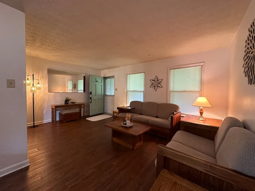 ATL Suburbs 3BR/3BA (w/ Bsmnt) Ranch Home - Image 1