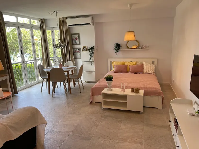 Totally renovated studio apartment near the beach - Image 1