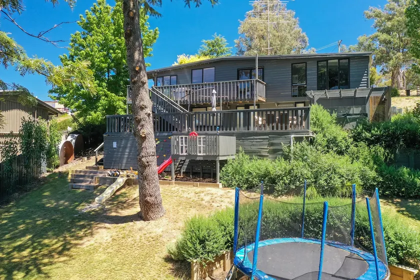 Honey Bee Lodge at Goughs Bay - Image 1