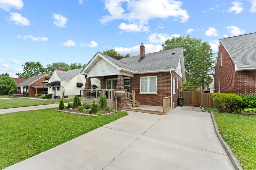 Riverside Retreat on Glidden - Image 1