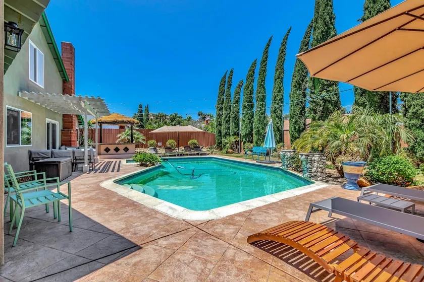 Tropical Bliss - 5BR Pool Spa Games 12 min to dwtn - Image 1