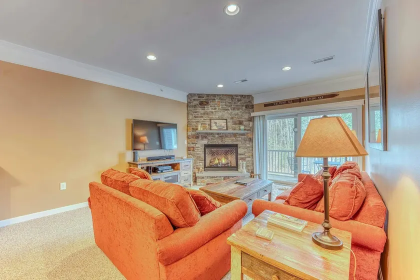 Great family getaway, 2 pools, hot tub, central AC - Image 1