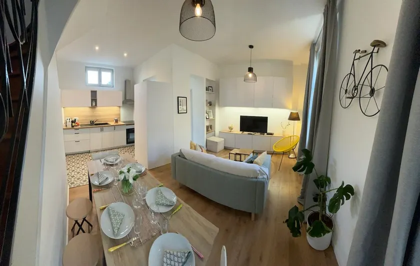 Cozy house in the city center - Image 1