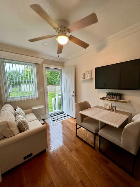 Cozy studio w/ private entrance - Image 1