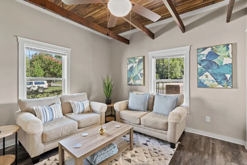 5 mins to Downtown | Private Yard - Image 1