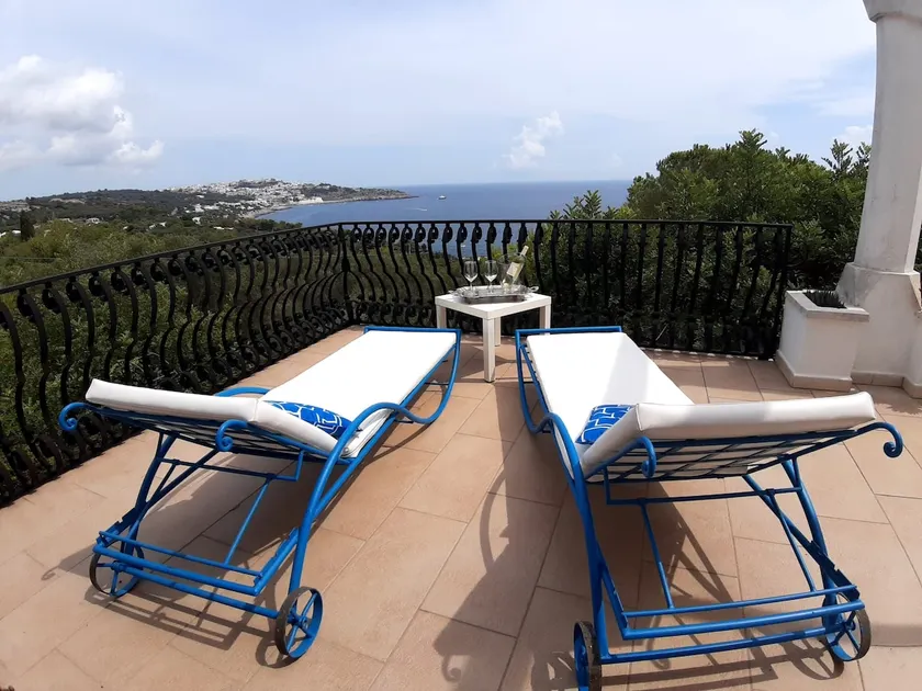 Villa with private access to the sea - Image 1