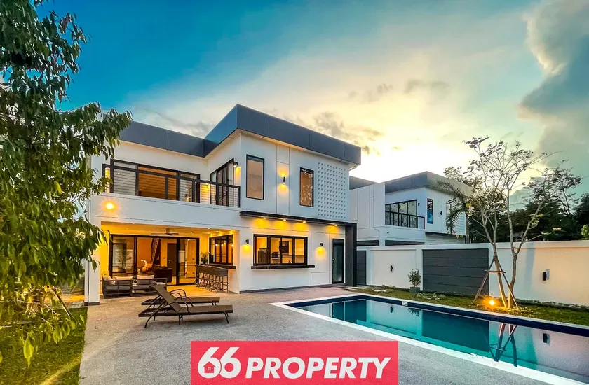 Discount for Weeks Stay! Luxury Villa by Shopping - Image 1