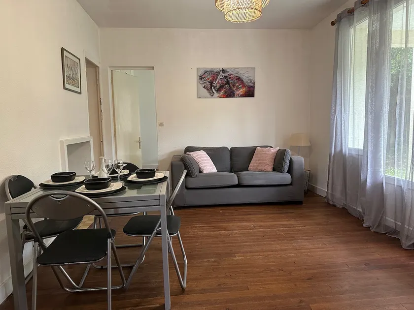Two-bedroom house - Image 1