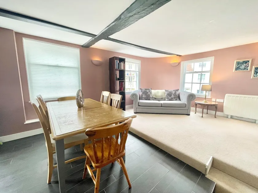 3 B/R Flat wt Cathedral views near Marlow theatre - Image 1