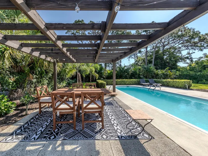 Venice Island Home w Heated Pool - Image 1