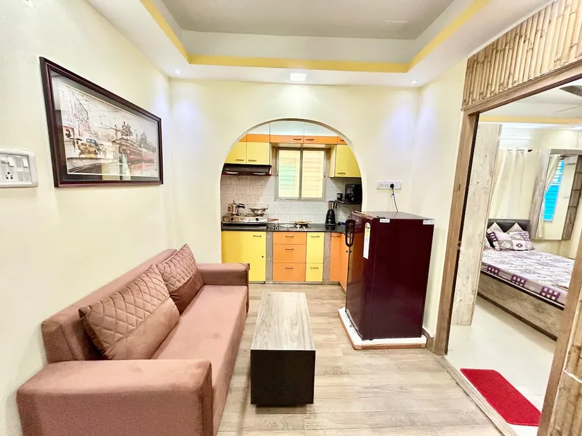 Stylish 1RK Serviced Apartment in Tollygunge - Image 1